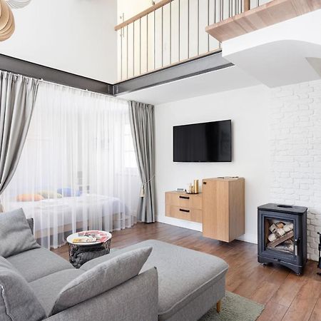 3 Bedroom Apartment 24H Self Check In, Free Parking, Ac, Fireplace فيلنيوس المظهر الخارجي الصورة